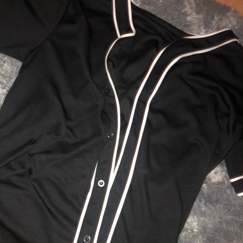 simple black jersey